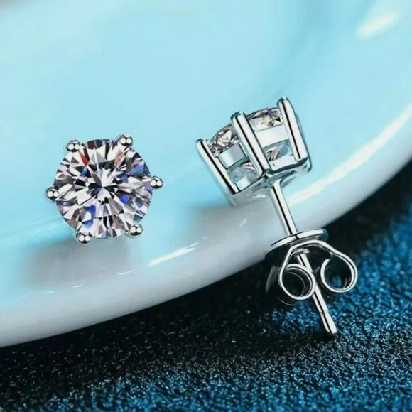 New 2ct Beautiful Moissanite Diamonds Stud Earrings - Picture 3 of 12